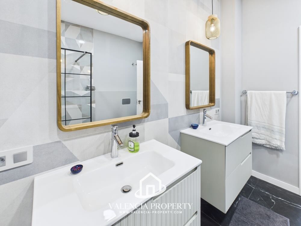 Property 2440 - Image 29